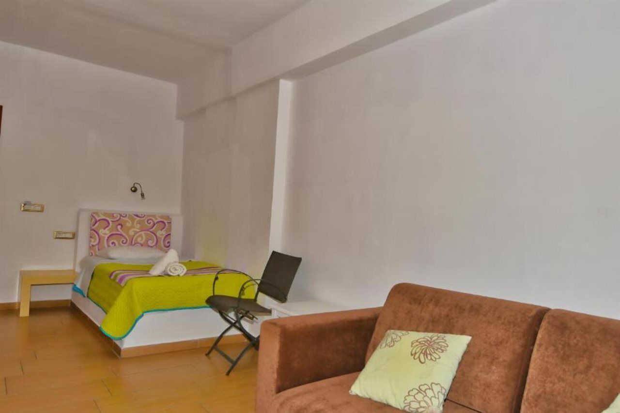 Omiros Hotel Мессария Экстерьер фото